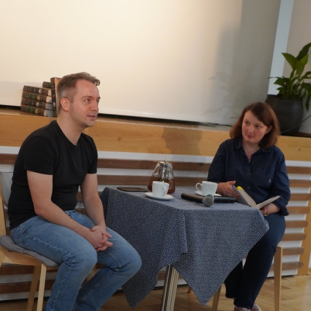 Dokumentacja fotograficzna ze spotkania autorskiego z dr. Michalelem Morysem-Twarowskim w Beskidzkim Domu Zielin "Przytulia"